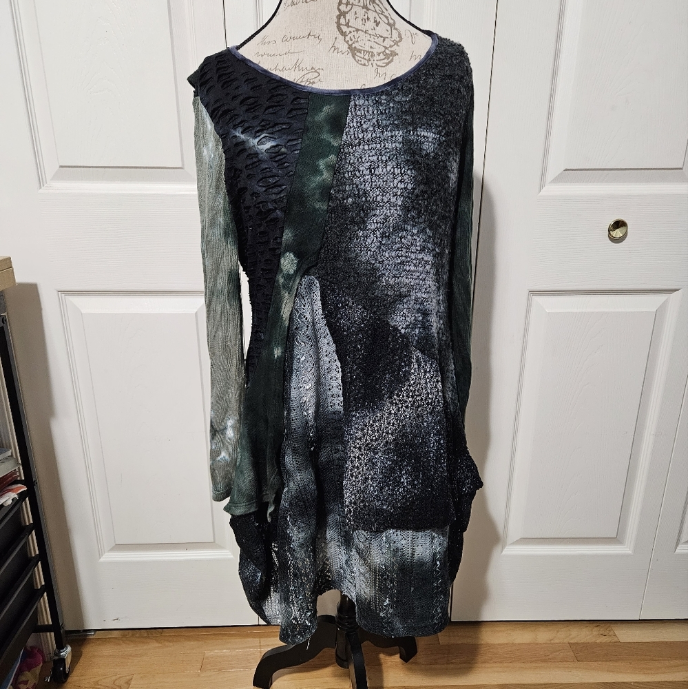 Minkas ladies size large tunic